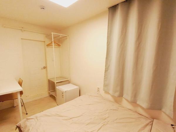 G Yongsan Inn : photo 5 de la chambre chambre double avec salle de bains privative