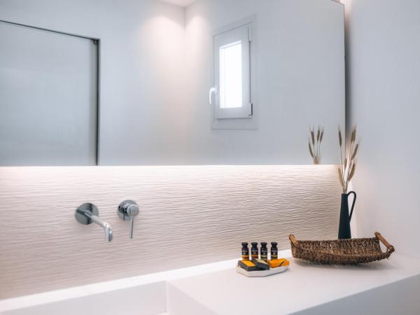 Adama Mykonos Boutique Hotel : photo 4 de la chambre chambre triple supérieure