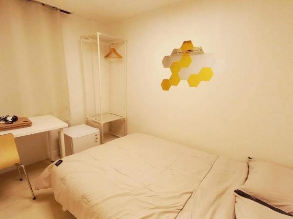 G Yongsan Inn : photo 7 de la chambre chambre double avec salle de bains privative