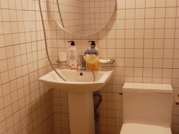 G Yongsan Inn : photo 1 de la chambre chambre double avec salle de bains privative