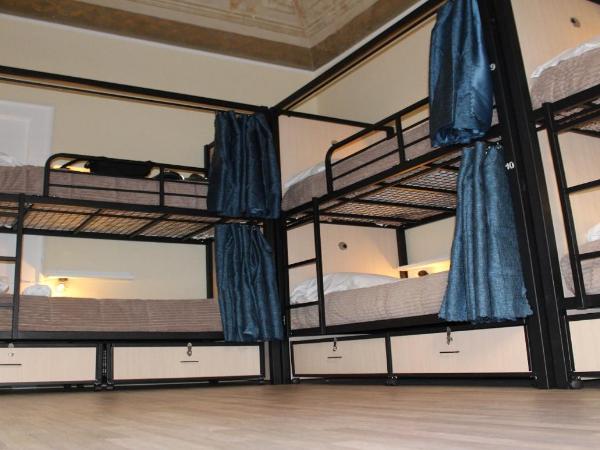 CconfortHotels Host Bari Centrale SELF CHECK IN : photo 1 de la chambre lit superposé dans dortoir mixte