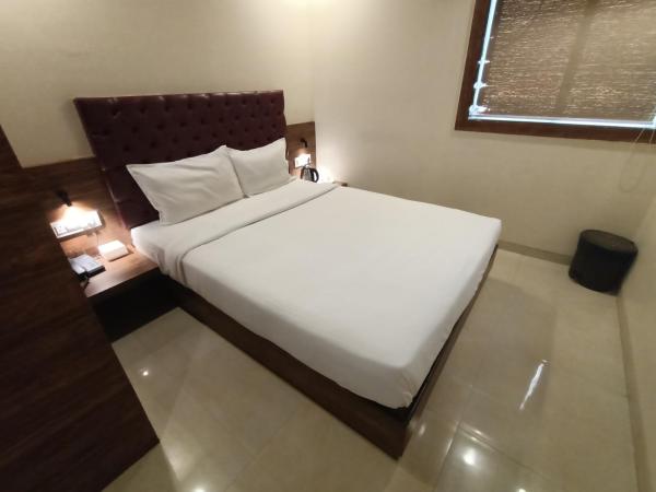 Hotel New Peninsula Suite - Near Masjid Bandar and CST Station - South Mumbai : photo 1 de la chambre chambre double supérieure