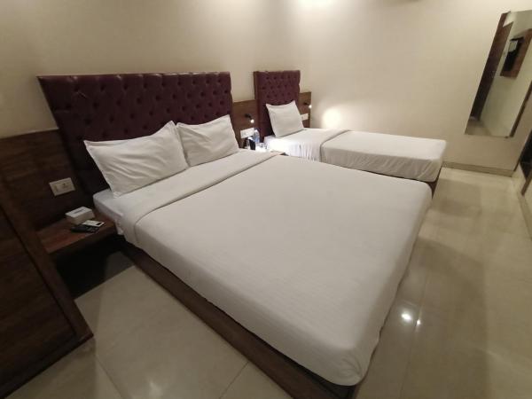 Hotel New Peninsula Suite - Near Masjid Bandar and CST Station - South Mumbai : photo 1 de la chambre chambre triple deluxe