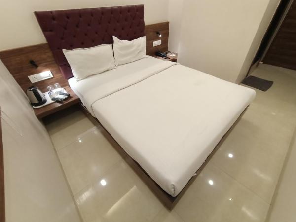 Hotel New Peninsula Suite - Near Masjid Bandar and CST Station - South Mumbai : photo 8 de la chambre chambre deluxe