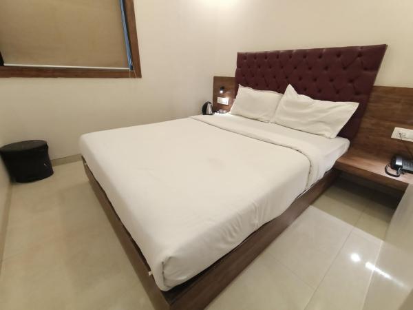 Hotel New Peninsula Suite - Near Masjid Bandar and CST Station - South Mumbai : photo 9 de la chambre chambre deluxe