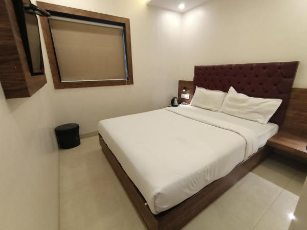 Hotel New Peninsula Suite - Near Masjid Bandar and CST Station - South Mumbai : photo 10 de la chambre chambre double supérieure