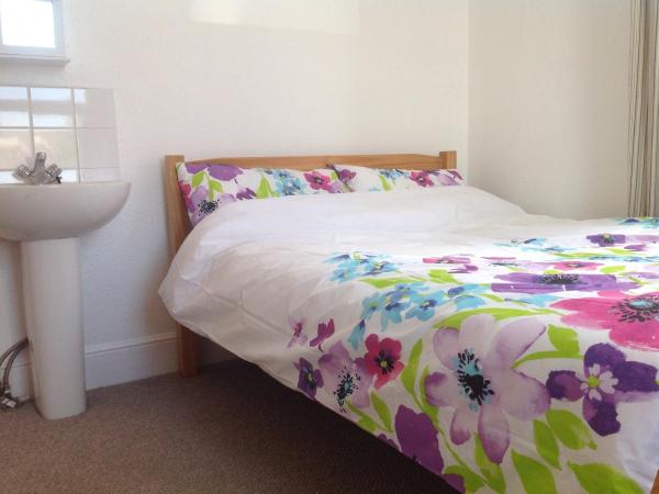 Clift Guest House : photo 4 de la chambre chambre double avec salle de bains commune