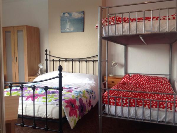 Clift Guest House : photo 4 de la chambre chambre familiale avec salle de bains privative