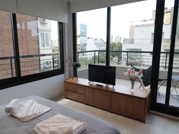 OWN Belgrano Studios & Suites : photo 6 de la chambre chambre double deluxe avec balcon