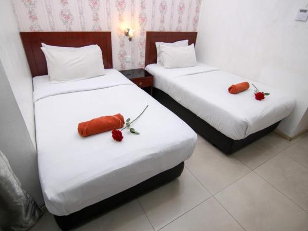 Rose Cottage Hotel Taman Perling : photo 2 de la chambre chambre lits jumeaux