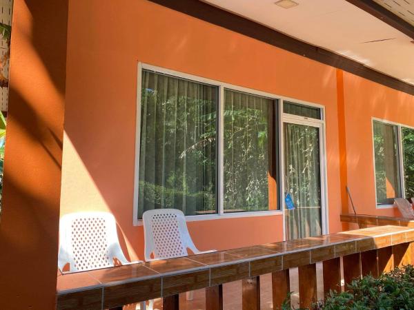 Lanta Paradise Beach Resort : photo 4 de la chambre chambre lit queen-size - vue sur jardin