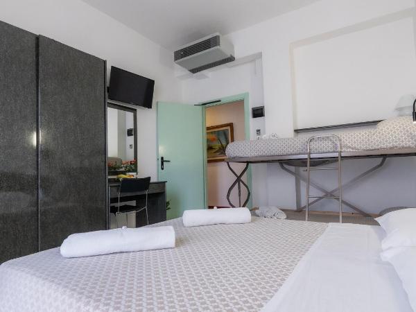 Hotel Nobel : photo 4 de la chambre chambre quadruple avec balcon