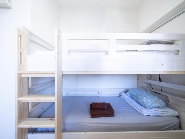 Nishinippori Guest House : photo 5 de la chambre chambre lits jumeaux avec salle de bains privative