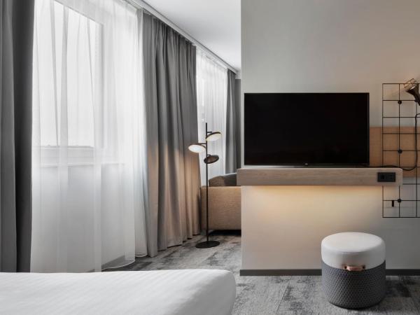Moxy Duesseldorf City : photo 4 de la chambre chambre triple moxyfiée