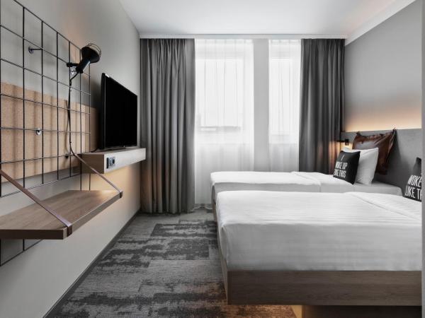 Moxy Duesseldorf City : photo 4 de la chambre chambre lits jumeaux moxy