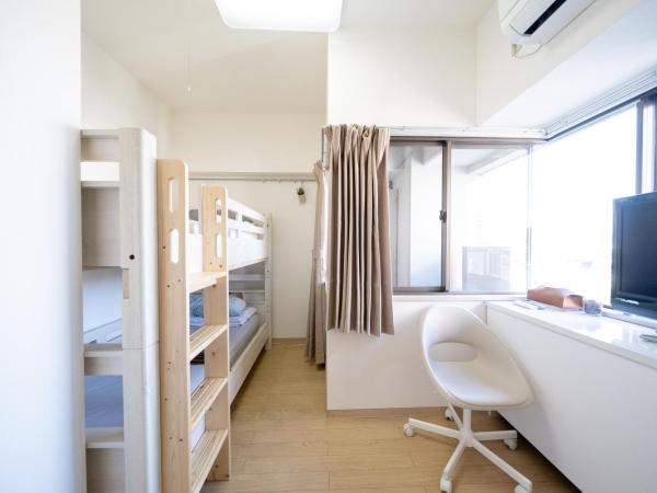 Sendagi Guest House : photo 5 de la chambre chambre double avec salle de bains privative