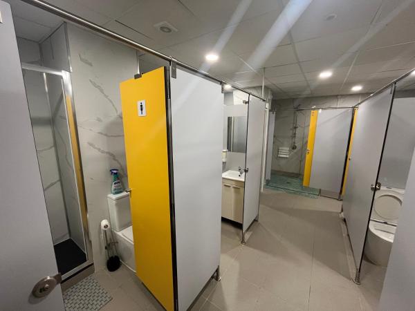 Debod Hostel : photo 6 de la chambre lit superposé dans dortoir mixte