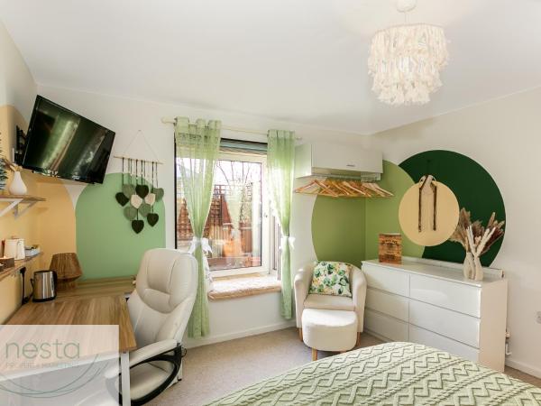 Bohemian Haven Guesthouse : photo 3 de la chambre chambre lit king-size - vue sur jardin