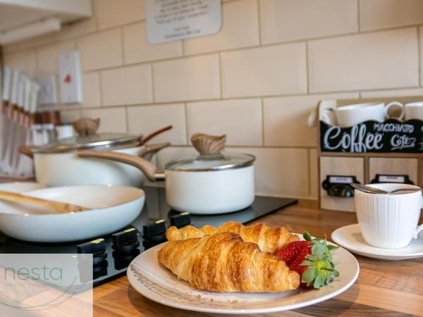 Bohemian Haven Guesthouse : photo 7 de la chambre chambre lit king-size - vue sur jardin