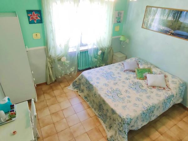 Hotel Serenella : photo 4 de la chambre chambre double ou lits jumeaux avec salle de bains privative