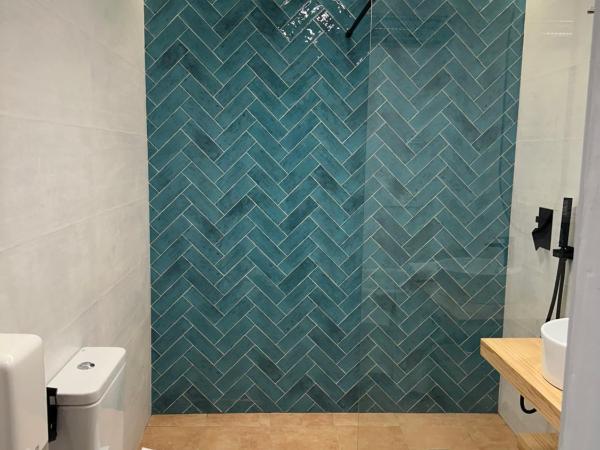 Hostal Moscatel : photo 9 de la chambre chambre lits jumeaux avec lit d’appoint - 301