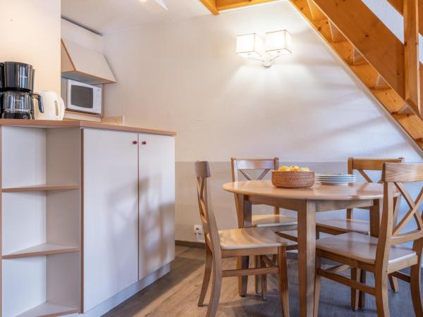 Résidence Pierre & Vacances Les Ravines : photo 3 de la chambre studio avec mezzanine et alcôve (6 personnes) - vue sur montagne