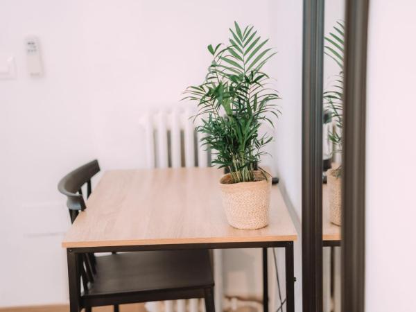 Concept Rooms : photo 2 de la chambre chambre triple avec salle de bains privative séparée