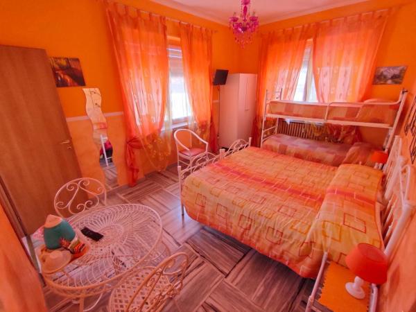 Hotel Serenella : photo 7 de la chambre chambre triple avec salle de bains privative