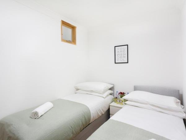 Eurostar Budget Rooms - Next to Kings Cross & Eurostar Train Station : photo 3 de la chambre chambre triple