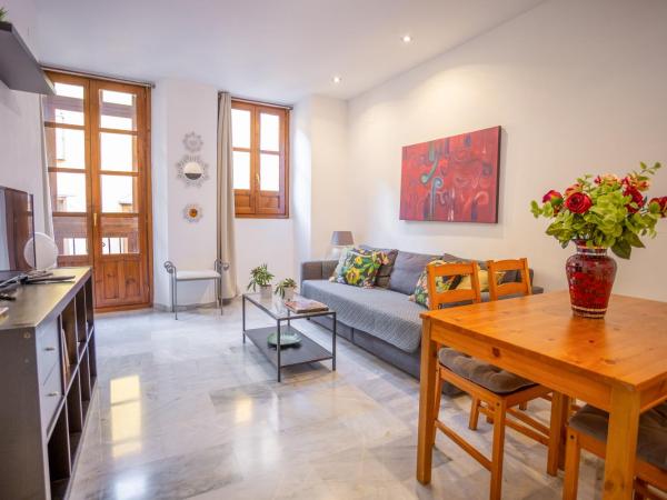 Apartamentos Granata : photo 5 de la chambre appartement avec balcon