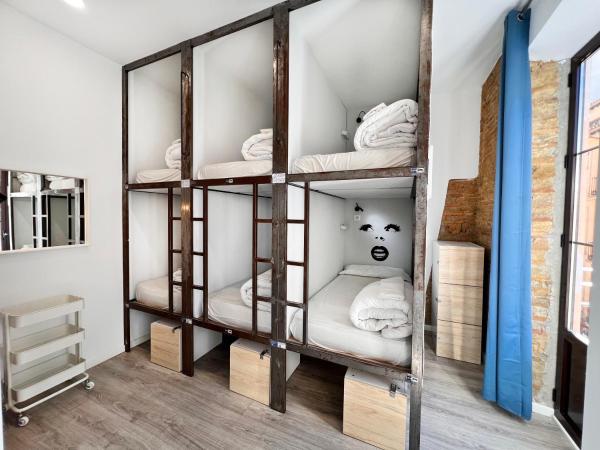 ECO Hostel : photo 3 de la chambre lit simple dans dortoir à 6 lits