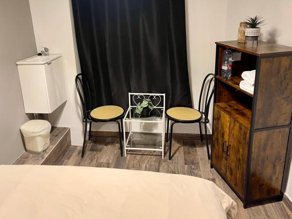 Hostel Du Globe : photo 5 de la chambre chambre double avec salle de bains commune