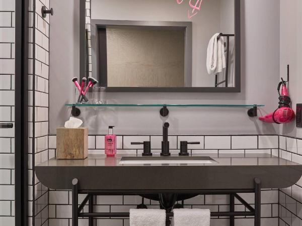 Moxy Atlanta Midtown : photo 8 de la chambre chambre lit king-size