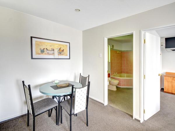 Alexis Motor Lodge : photo 8 de la chambre appartement 1 chambre avec baignoire spa