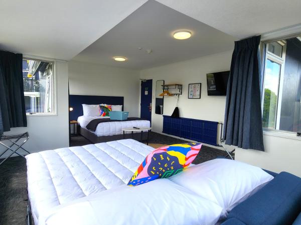 Urban Lounge Sleepery : photo 7 de la chambre chambre quadruple avec salle de bains commune