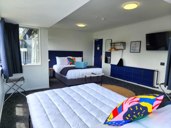 Urban Lounge Sleepery : photo 8 de la chambre chambre quadruple avec salle de bains commune
