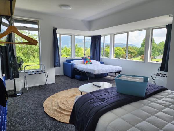 Urban Lounge Sleepery : photo 9 de la chambre chambre quadruple avec salle de bains commune