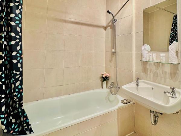 The Esplanade Hotel : photo 9 de la chambre chambre supérieure lit king-size avec véranda - vue sur port