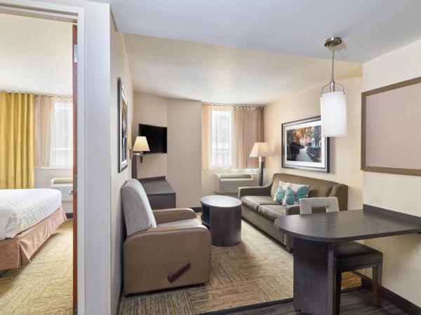 Candlewood Suites NYC -Times Square, an IHG Hotel : photo 8 de la chambre suite lit queen-size 1 chambre