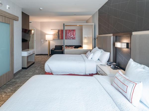 SpringHill Suites Dallas Central Expressway : photo 1 de la chambre suite 2 lits queen-size avec lit gigogne