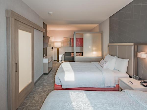 SpringHill Suites Dallas Central Expressway : photo 3 de la chambre suite 2 lits queen-size avec lit gigogne