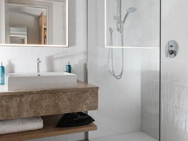 Hilton Garden Inn Bologna North : photo 6 de la chambre chambre lits jumeaux avec canapé-lit