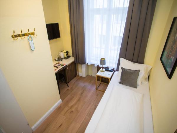 City Pension Stephansplatz I Self Check In : photo 1 de la chambre petite chambre simple