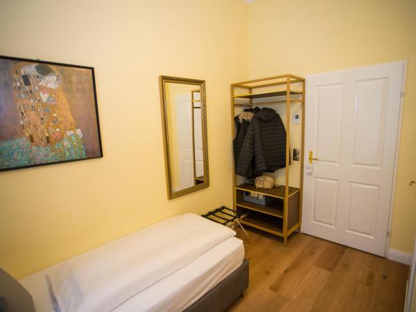 City Pension Stephansplatz I Self Check In : photo 4 de la chambre petite chambre simple