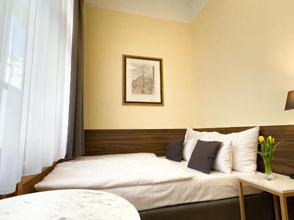 City Pension Stephansplatz I Self Check In : photo 4 de la chambre petite chambre double