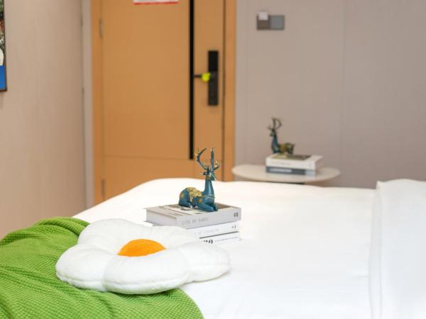 Guangzhou Yashe Hotel - Keyun Road Metro Station Pazhou Convention and Exhibition Store : photo 8 de la chambre chambre lit queen-size deluxe