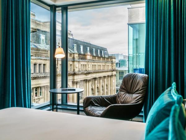 Motel One Manchester-Royal Exchange : photo 6 de la chambre chambre lit queen-size - vue sur ville