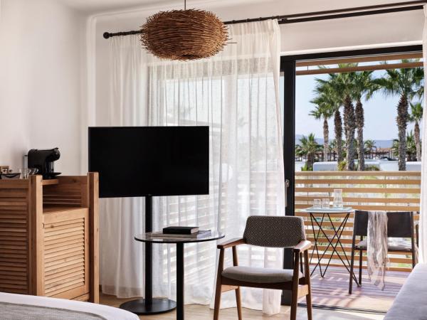 Stella Island Luxury Resort & Spa (Adults Only) : photo 6 de la chambre chambre double de luxe avec vue sur la piscine