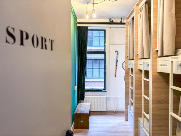 Hostel ROOM Rotterdam : photo 3 de la chambre pod in 8-bed mixed dormitory room