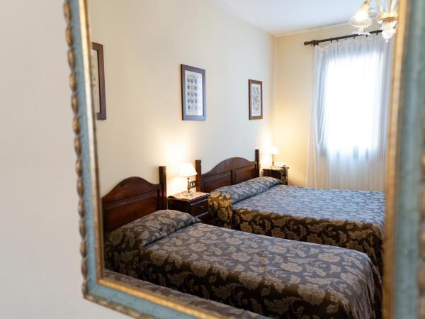 Hotel Tivoli : photo 2 de la chambre chambre quadruple